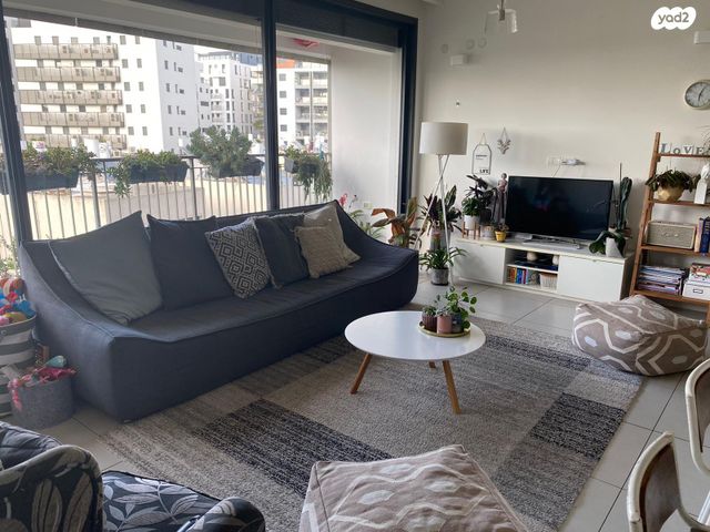 דירה, חרוזים, רמת גן