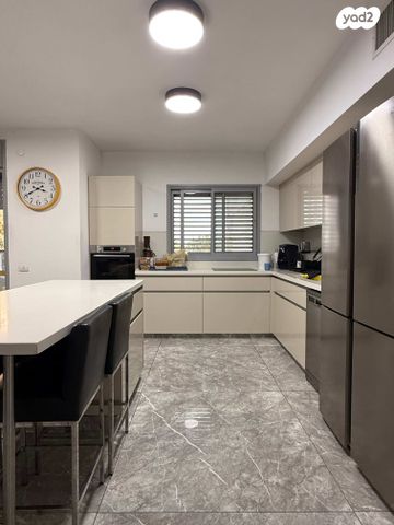 דירה, דרך אילות, גנים צפון, גני תקווה