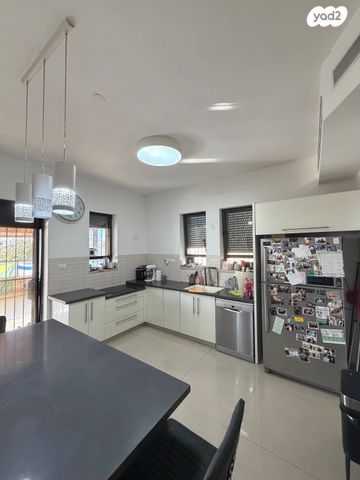 דו משפחתי, הר כתרון, הר כתרון, צור הדסה