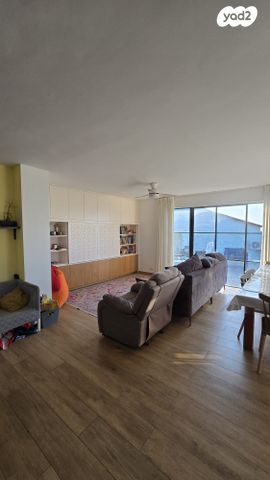 בית פרטי/ קוטג', האגוז, עלי