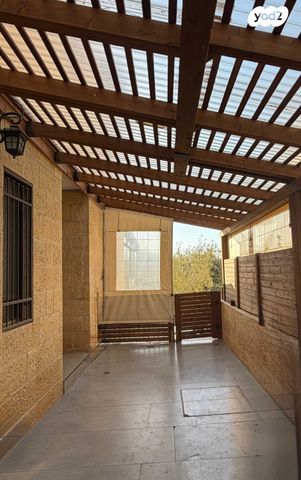 דו משפחתי, הר כתרון, הר כתרון, צור הדסה