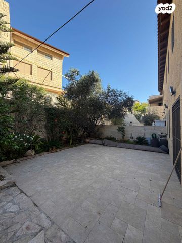 דו משפחתי, הר כתרון, הר כתרון, צור הדסה