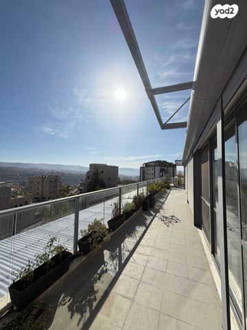 גג/ פנטהאוז, סנסן, צור הדסה