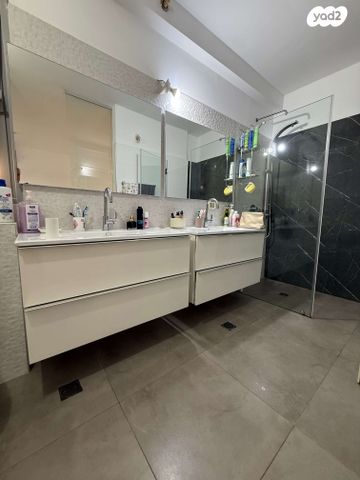 דירה, דרך אילות, גנים צפון, גני תקווה