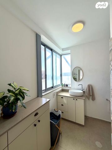 גג/ פנטהאוז, סנסן, צור הדסה