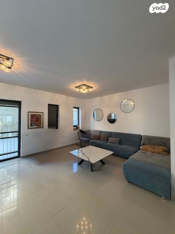 דו משפחתי, הר כתרון, הר כתרון, צור הדסה