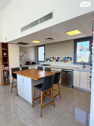 גג/ פנטהאוז, סנסן, צור הדסה