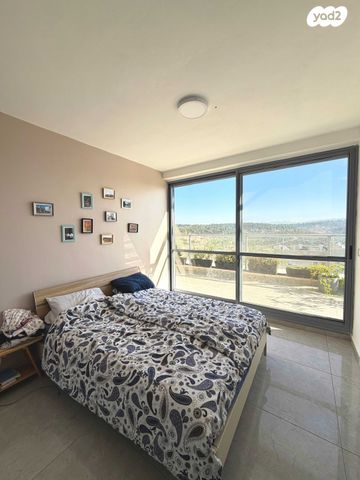 גג/ פנטהאוז, סנסן, צור הדסה