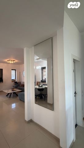 דו משפחתי, הר כתרון, הר כתרון, צור הדסה