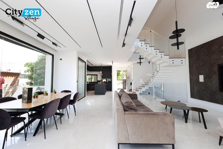 דו משפחתי, 212 מערב, אבן יהודה