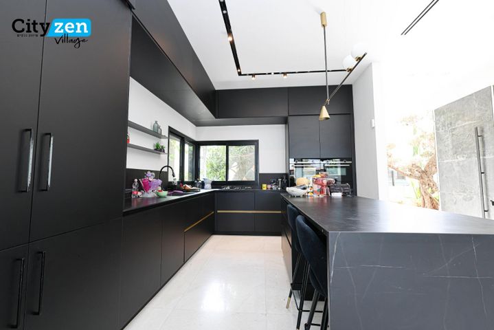 דו משפחתי, 212 מערב, אבן יהודה