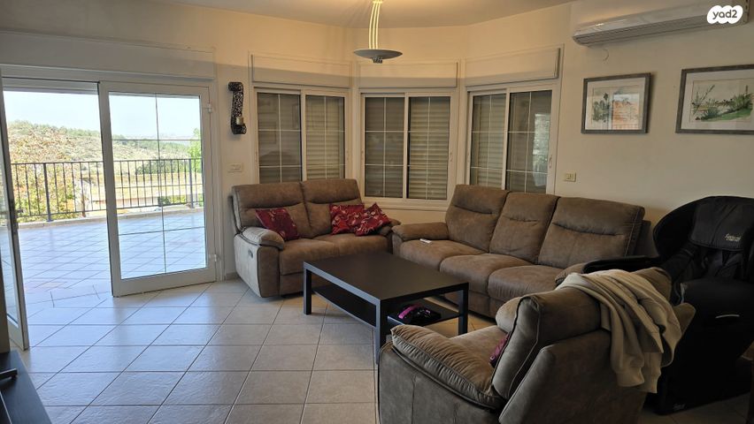 דו משפחתי, גלבוע, נופית, נופית