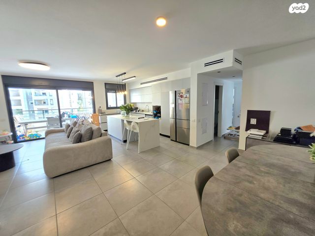 דירה, דבורה עומר, נאות שדה, רעננה