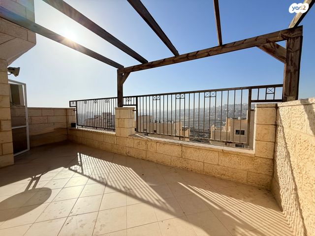 דירה, הרב אברהם מרדכי ווינגרטן, חומת שמואל, הר חומה, ירושלים