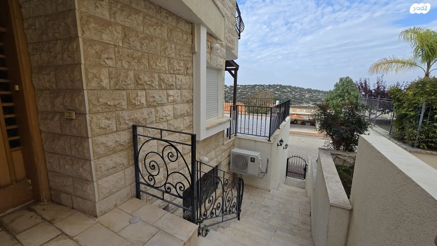 דו משפחתי, גלבוע, נופית, נופית