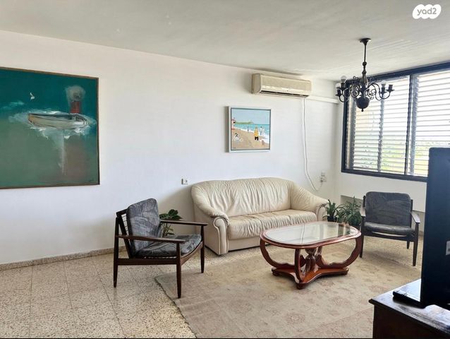 דירה, המעפילים, כפר סבא