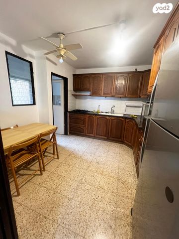 דירה, המעפילים, כפר סבא