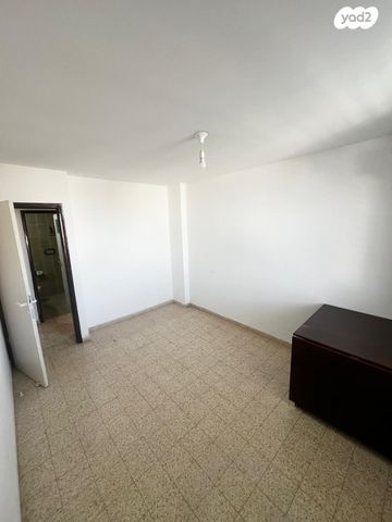 דירה, המעפילים, כפר סבא