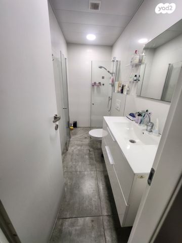 דירה, קיזרמן נתן, שער פלמר, תחנת רכבת השמונה, חיפה