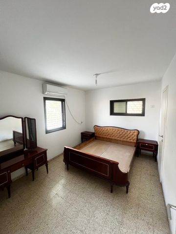 דירה, המעפילים, כפר סבא