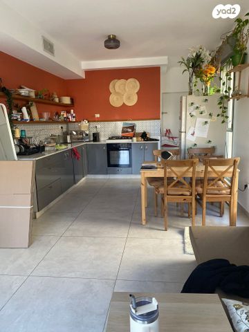 גג/ פנטהאוז, שמואל ירחינאי, צהלון, שיכוני חסכון, תל אביב יפו