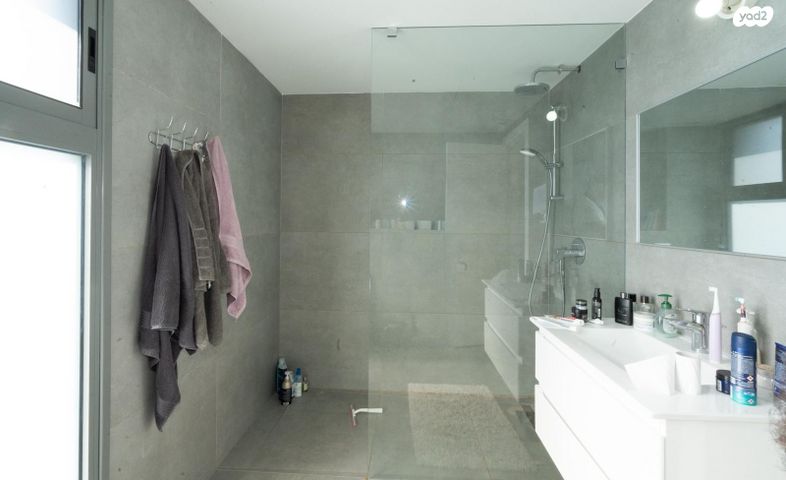 דירה, איסר הראל, הרצליה