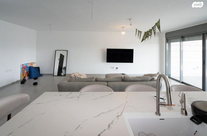 דירה, איסר הראל, הרצליה