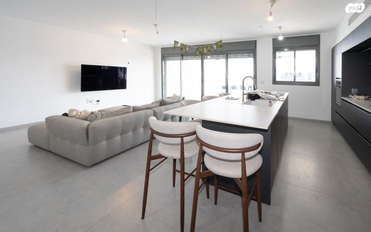 דירה, איסר הראל, הרצליה