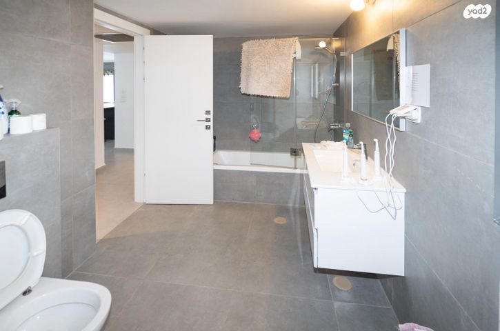 דירה, איסר הראל, הרצליה