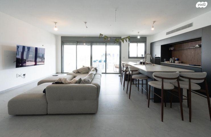 דירה, איסר הראל, הרצליה