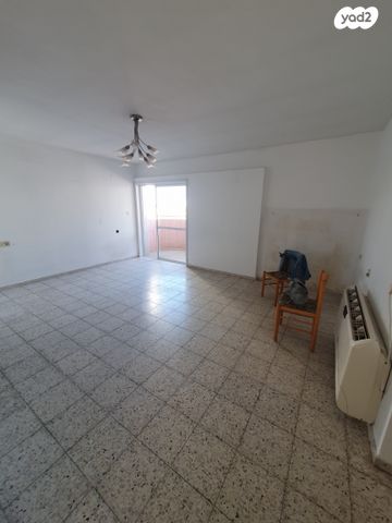 דירה, יהושע גיבשטיין, מישור הנוף, ראשון לציון