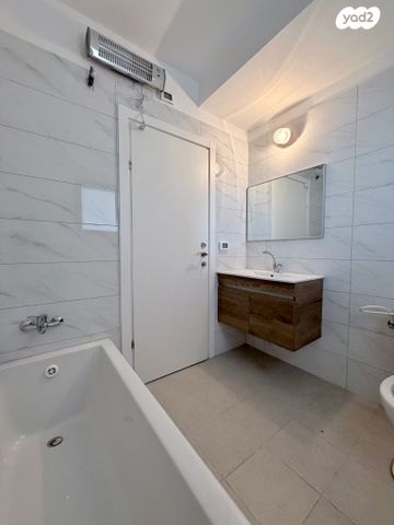 דירה, יצחק ארנסט נבנצל, ירושלים