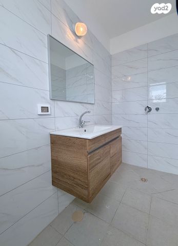 דירה, יצחק ארנסט נבנצל, ירושלים