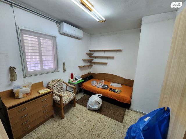 דירה, יצחק גרינבוים, פתח תקווה