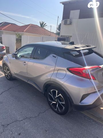 מודעת רכב טויוטה C-HR
