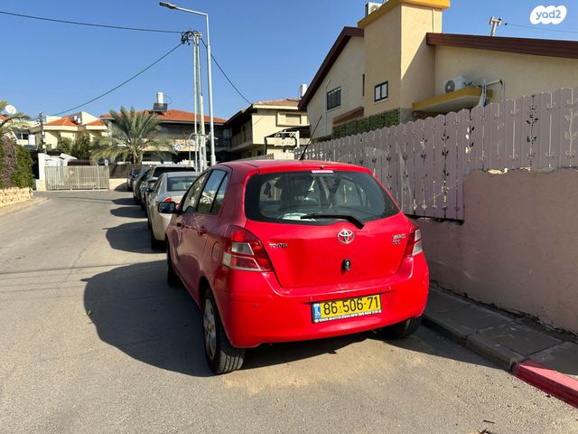 טויוטה יאריס