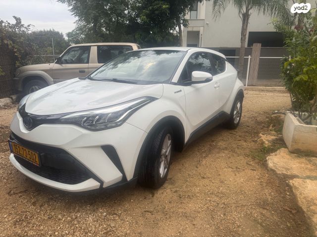 מודעת רכב טויוטה C-HR