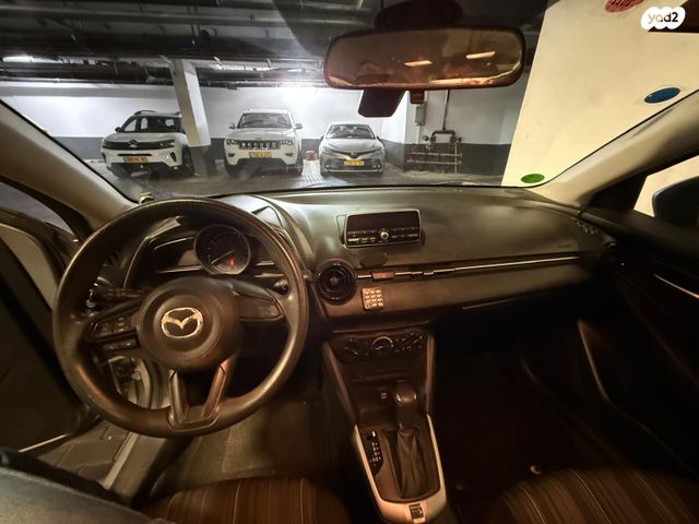 מודעת רכב מאזדה 2