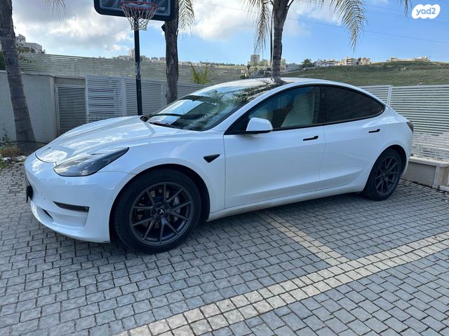 מודעת רכב טסלה מודל 3