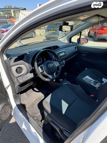 טויוטה יאריס