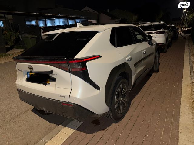 מודעת רכב טויוטה bZ4X