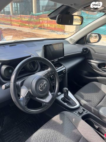 טויוטה יאריס קרוס