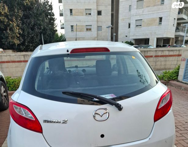 מודעת רכב מאזדה 2