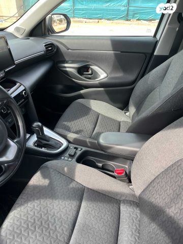 טויוטה יאריס קרוס