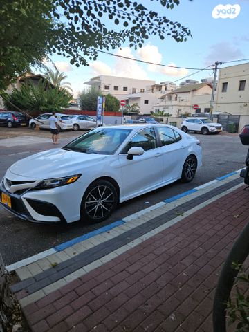 טויוטה קאמרי