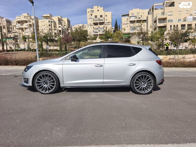 מודעת רכב סיאט לאון