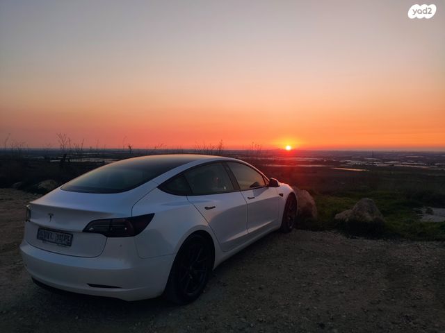 מודעת רכב טסלה מודל 3
