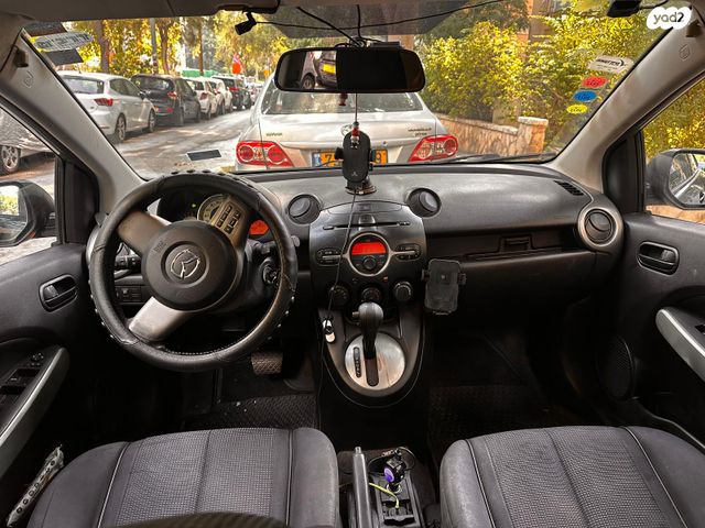 מודעת רכב מאזדה 2