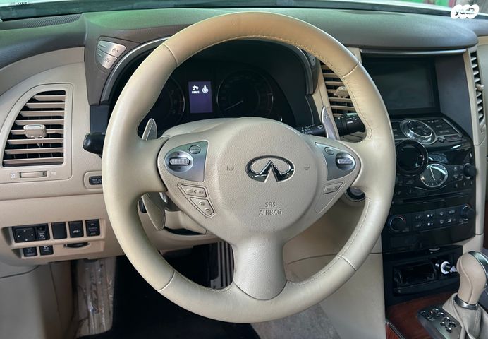 אינפיניטי QX70