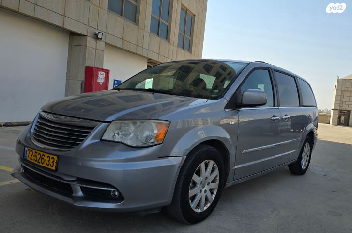 מודעת רכב קרייזלר גראנד וויאג'ר